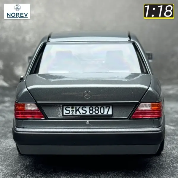 1/18 Mercedes-Benz 500E Model - Silver Grey - Image 5