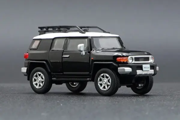 1/64 Scale 2015 FJ Cruiser Diecast Model - Image 3