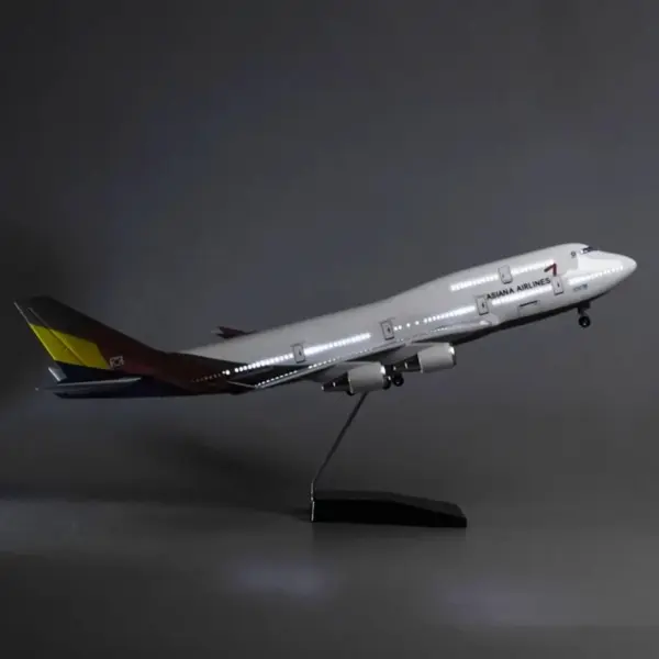 1/160 Scale B747 Korean Airline Model with LED - Image 7