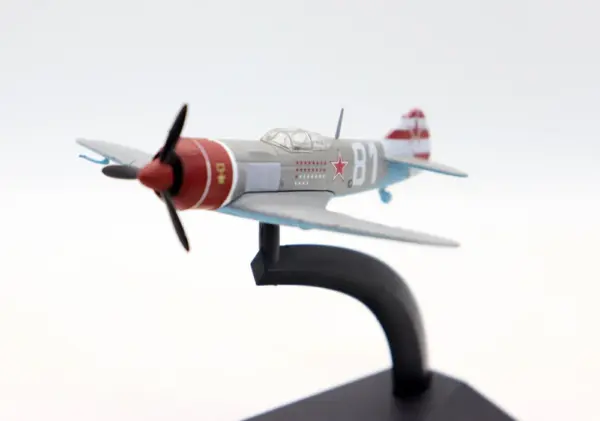 1/100 Scale USSR LA-7 Fighter Model Aircraft - Image 2