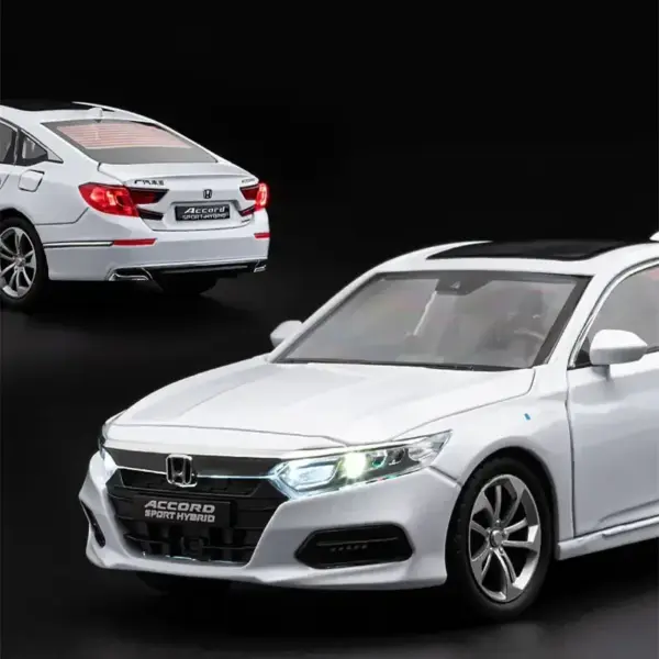 1:24 Honda Accord Diecast Metal Car Model - Image 2