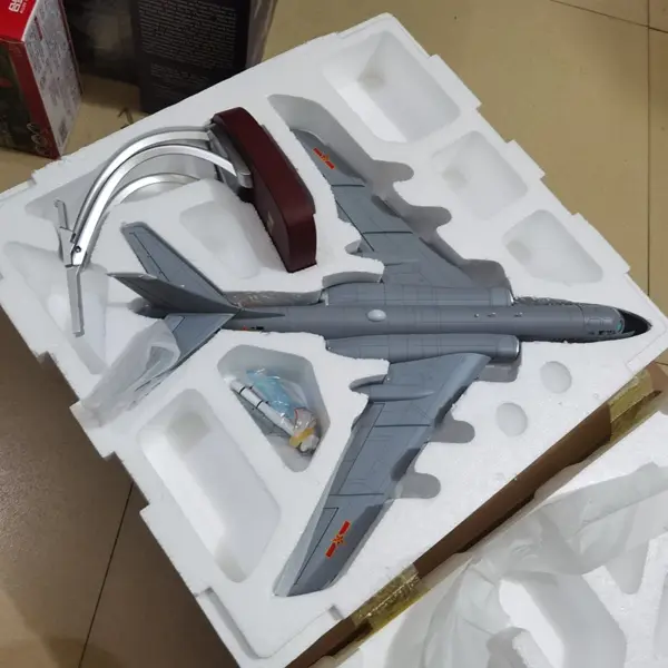 1:72 Scale H6 Die Cast Military Aircraft Model - Image 5