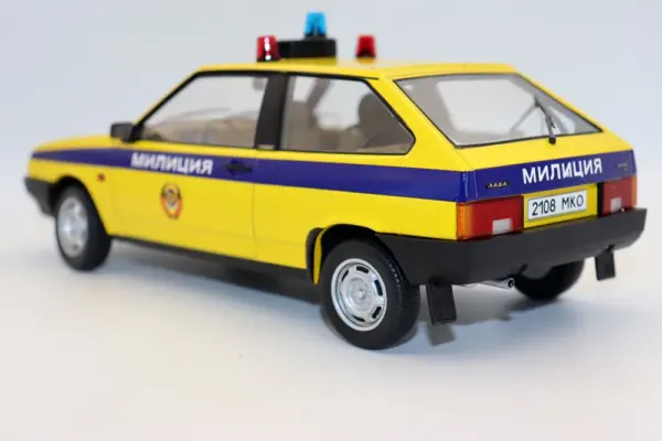 1:18 Scale Lada 2108 Soviet Police Model - Image 4
