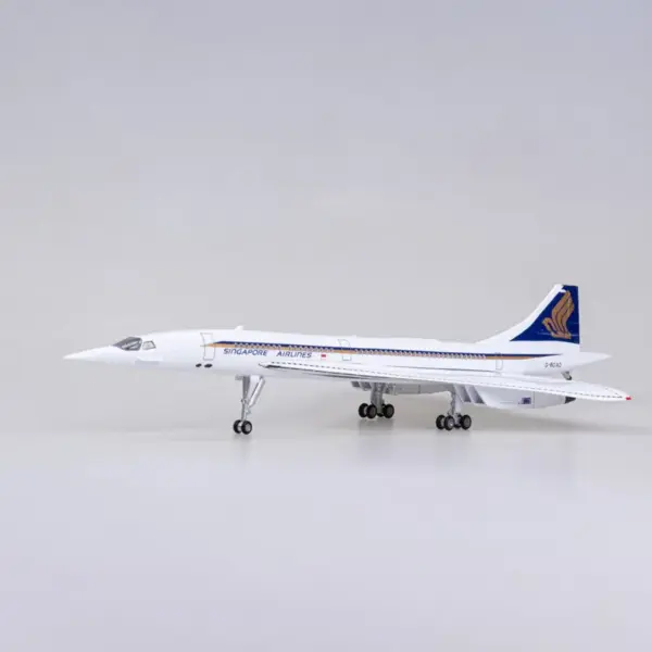 1:125 Scale Singapore Airlines Concorde Model - Image 2