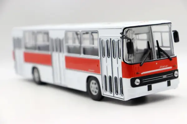 Ikarus 260 Diecast Bus Model 1/43 Scale - Image 2