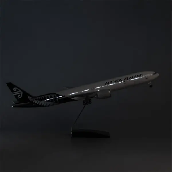 Boeing 777 Diecast Model Airplane 1:157 Scale - Image 3