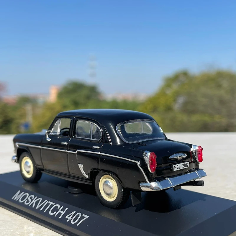 Soviet Moskvitch 407 Diecast Car Model 1:43 4 Soviet Moskvitch 407 Diecast Car Model 1:43 - Image 4