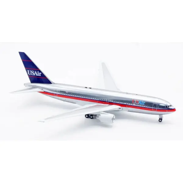 1:200 Diecast Metal Boeing B767-200ER Model - Image 4
