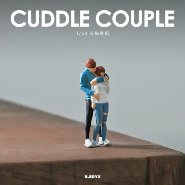 Cuddle Couple Miniature Figures 1:64 Scale Set