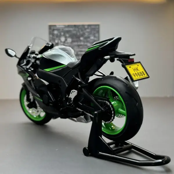 1:12 Kawasaki Ninja ZX-10R Diecast Motorcycle - Image 3