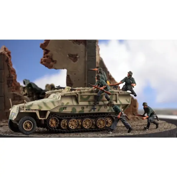 1:72 Scale German Sd.Kfz.251 Soldier Models - Image 3