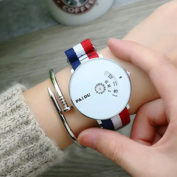 Minimalist UTHAI CQ208 Rotary Quartz Watch