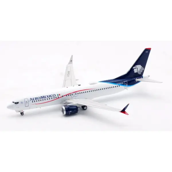 1:200 Aeromexico Boeing B737-8 MAX Model - Image 4
