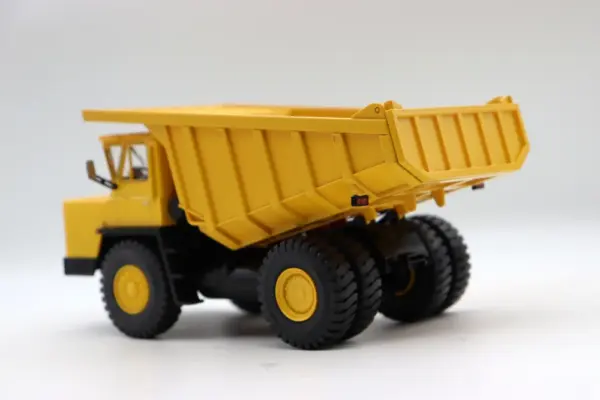 1/43 Scale Belaz 7526 Dump Truck Model - Image 3