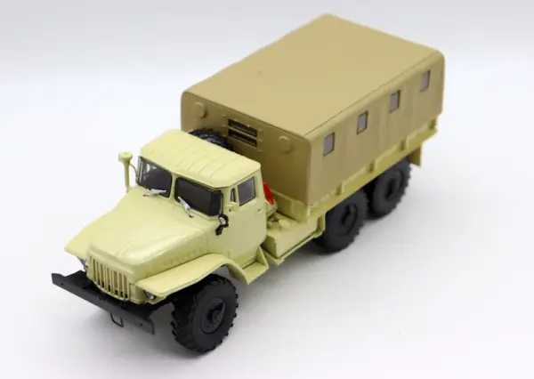1:43 Scale URAL 377D Diecast Truck Model - Image 6