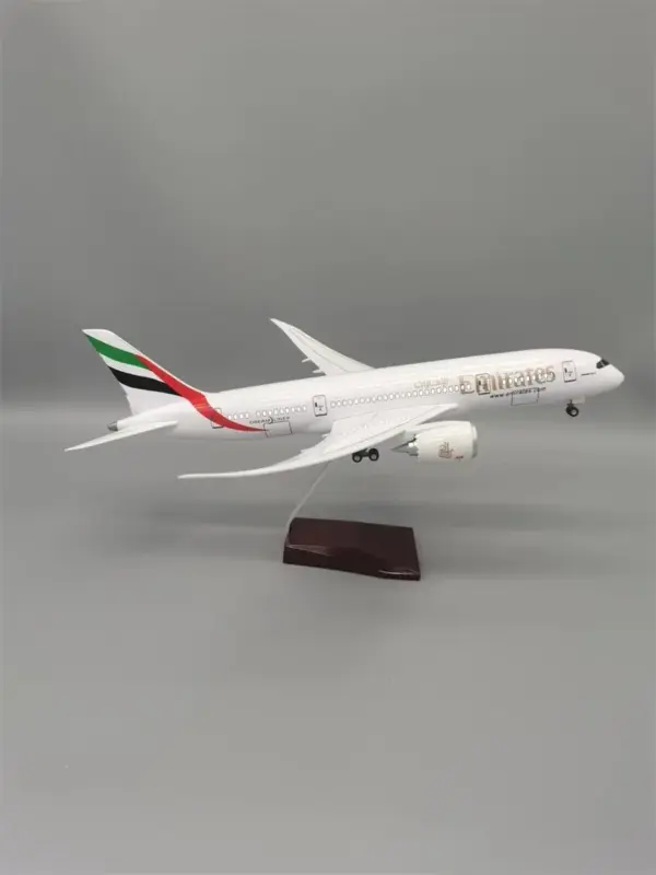 Emirates B787 Diecast Model with LED Lights - Image 2