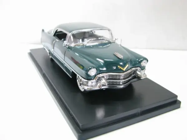 1:43 Scale 1955 Classic Coupe Diecast Model - Image 4