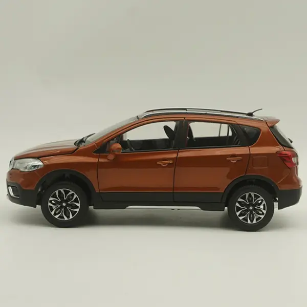 1:18 Scale Diecast Suzuki S-CROSS Model Car - Image 3