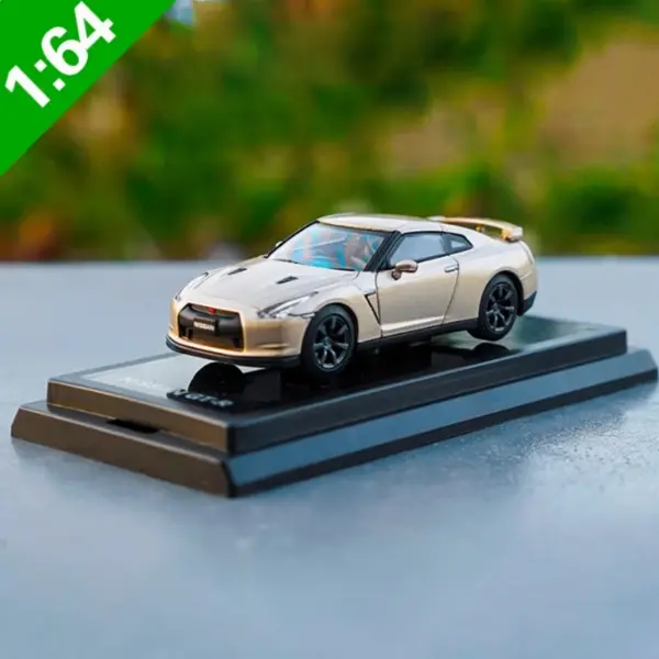 1:64 Scale Nissan GTR Diecast Model Car - Image 4
