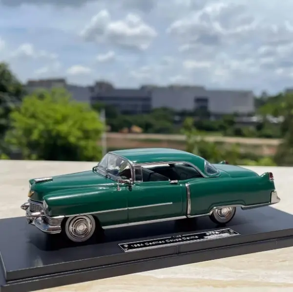 1:43 Scale Diecast Alloy Cadillac Coupe Model - Image 8