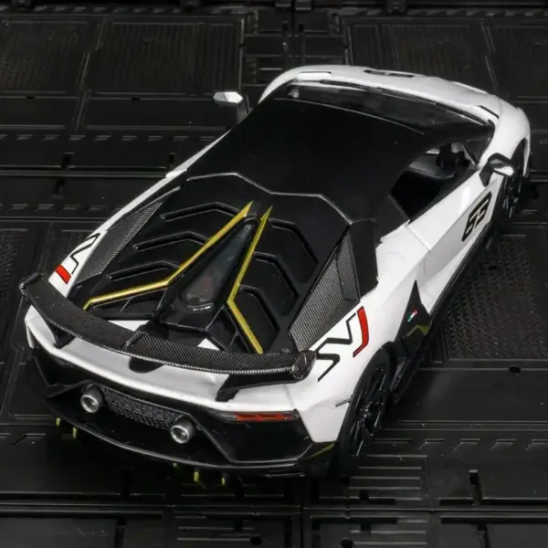 1:24 Lamborghini Aventador SVJ Diecast Model Car - Image 5