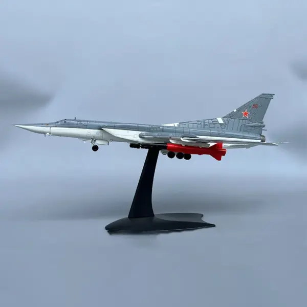 1:144 Scale TU-22M3 Backfire Model Aircraft - Image 4