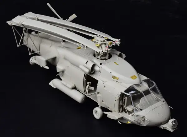 Kitty Hawk KH50009 1:35 SH-60B Seahawk Model Kit - Image 3
