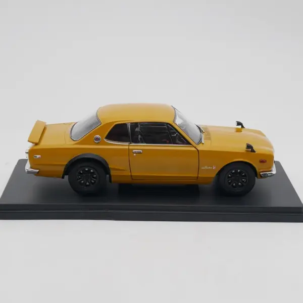 1:24 Scale Nissan Skyline GT-R Model Car - Image 4