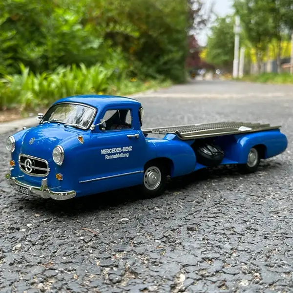 1:18 Scale Blue Mercedes-Benz Truck Model