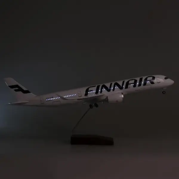 Diecast Airbus A350 Finnair Model with Lights - Image 3