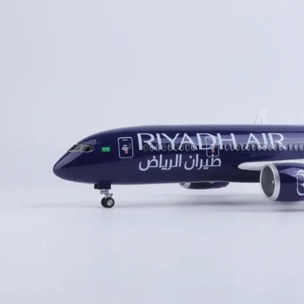 1:130 Scale Riyadh Airlines Boeing 787 Model - Image 3