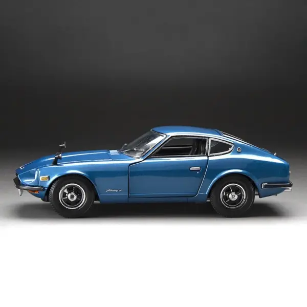 1:18 Scale Nissan 1970 Fairlady Z Diecast Model - Image 2