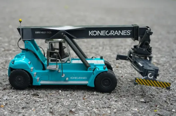 1:50 KONECRANES Container Reach Crane Model - Image 4