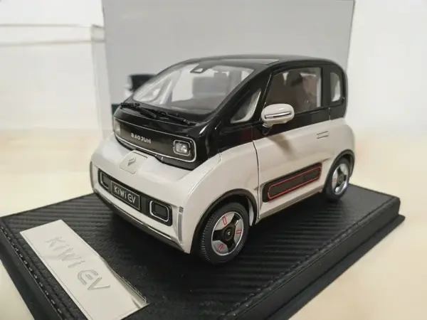 1:18 Wuling KiWi EV Diecast Car Model - Image 7