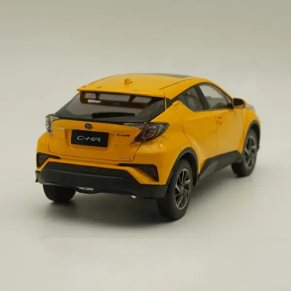 1:18 Scale Diecast Toyota C-HR Model Car - Image 3