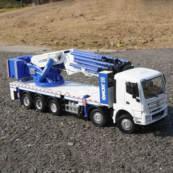 1:35 Scale Heavy Crane Diecast Model Vehicle - Image 3