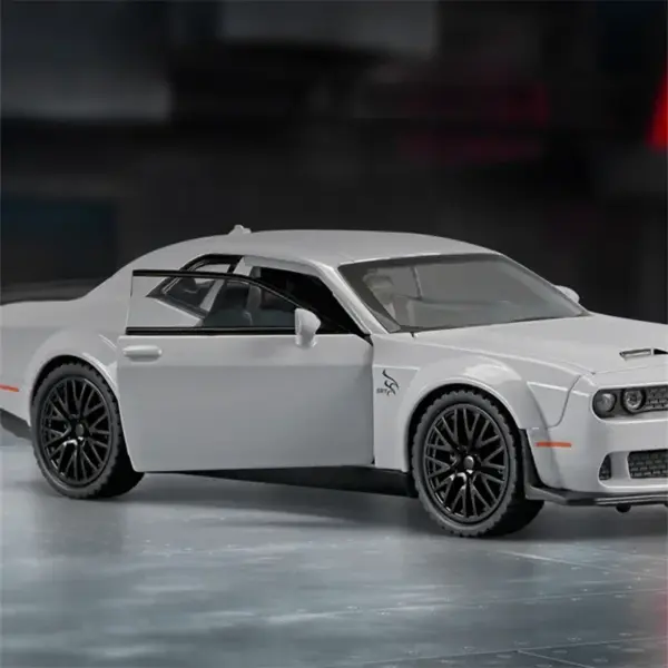 1:32 Dodge Challenger SRT Hellcat Diecast Model - Image 3