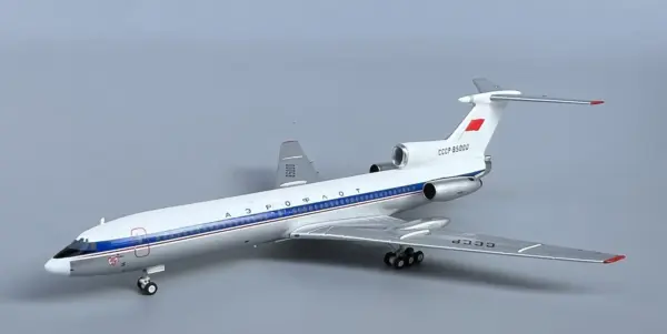 Soviet Tu-154 1:400 Scale Model Aircraft - Image 4