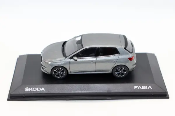 1:43 Scale Skoda Fabia Diecast Car Model - Image 7