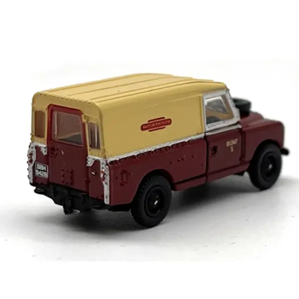 1:120 Scale Land Rover LWB Model Car - Image 3