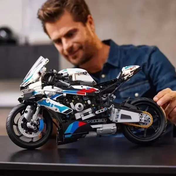 Motorcycle Assembly Building Block Puzzle 668PCS - Image 4