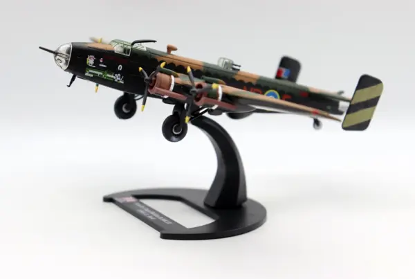 1/72 Scale Handley Page Halifax Diecast Model - Image 2