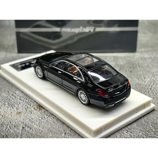 1:64 Scale Diecast Mercedes Benz AMG S65 Model - Image 4