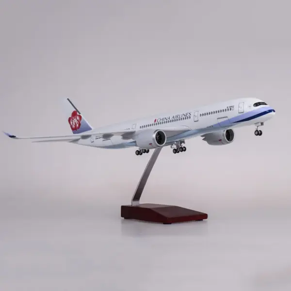 Airbus A350 Taiwan Airways Diecast Model 47CM - Image 2