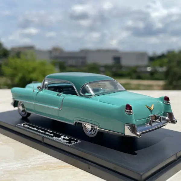 1:43 Scale Diecast Alloy Cadillac Coupe Model - Image 4