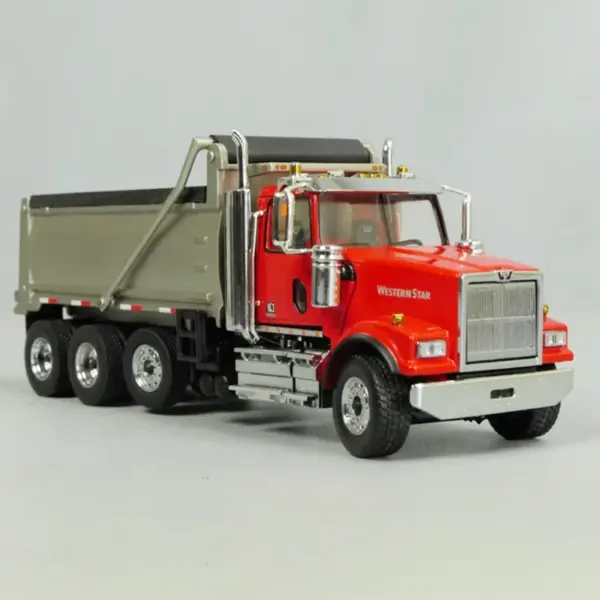 1:50 Scale Diecast Western Star 4900 Model - Image 8