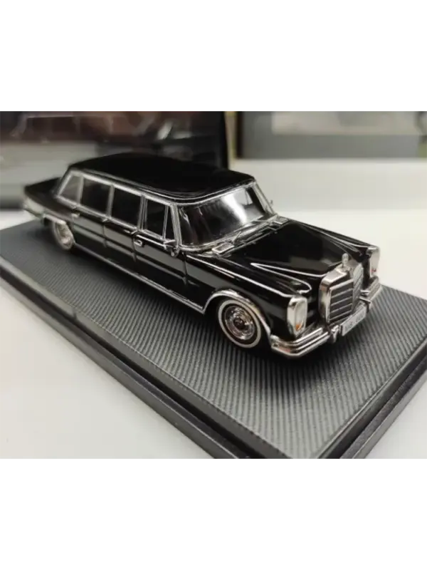 1:64 Scale Diecast Benz W100 Model Car - Image 5