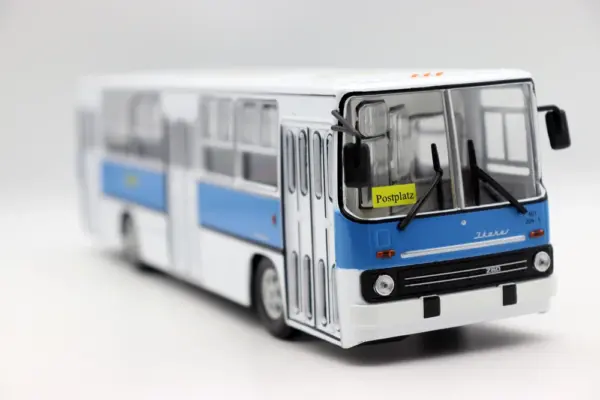 1:43 Scale IKARUS-260 Diecast Model Bus - Image 2