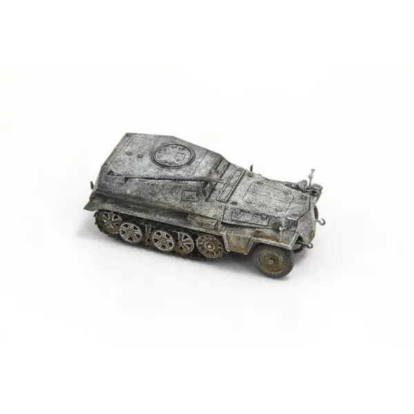 1:72 German SDKFZ 253 Military Vehicle Model - Image 5