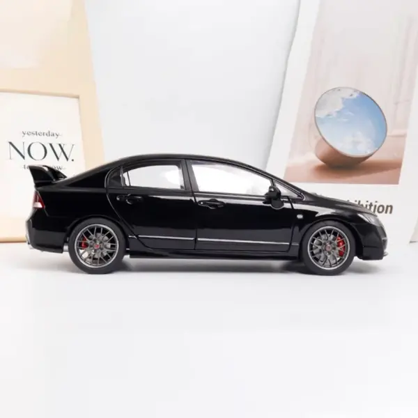 1:18 Scale Diecast Honda Civic Type-R Model - Image 4